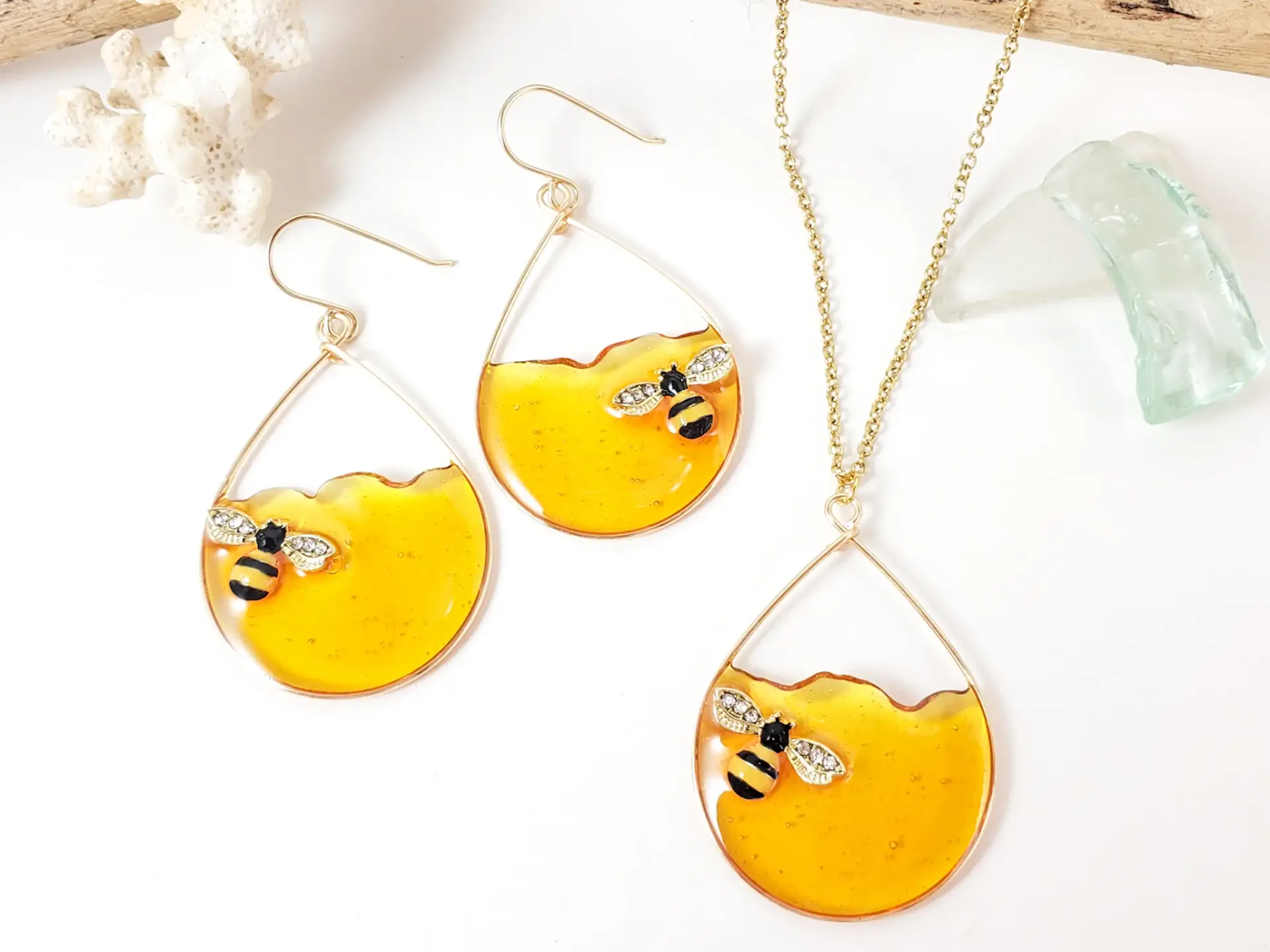 Honeybee earrings and necklace - Image 7
