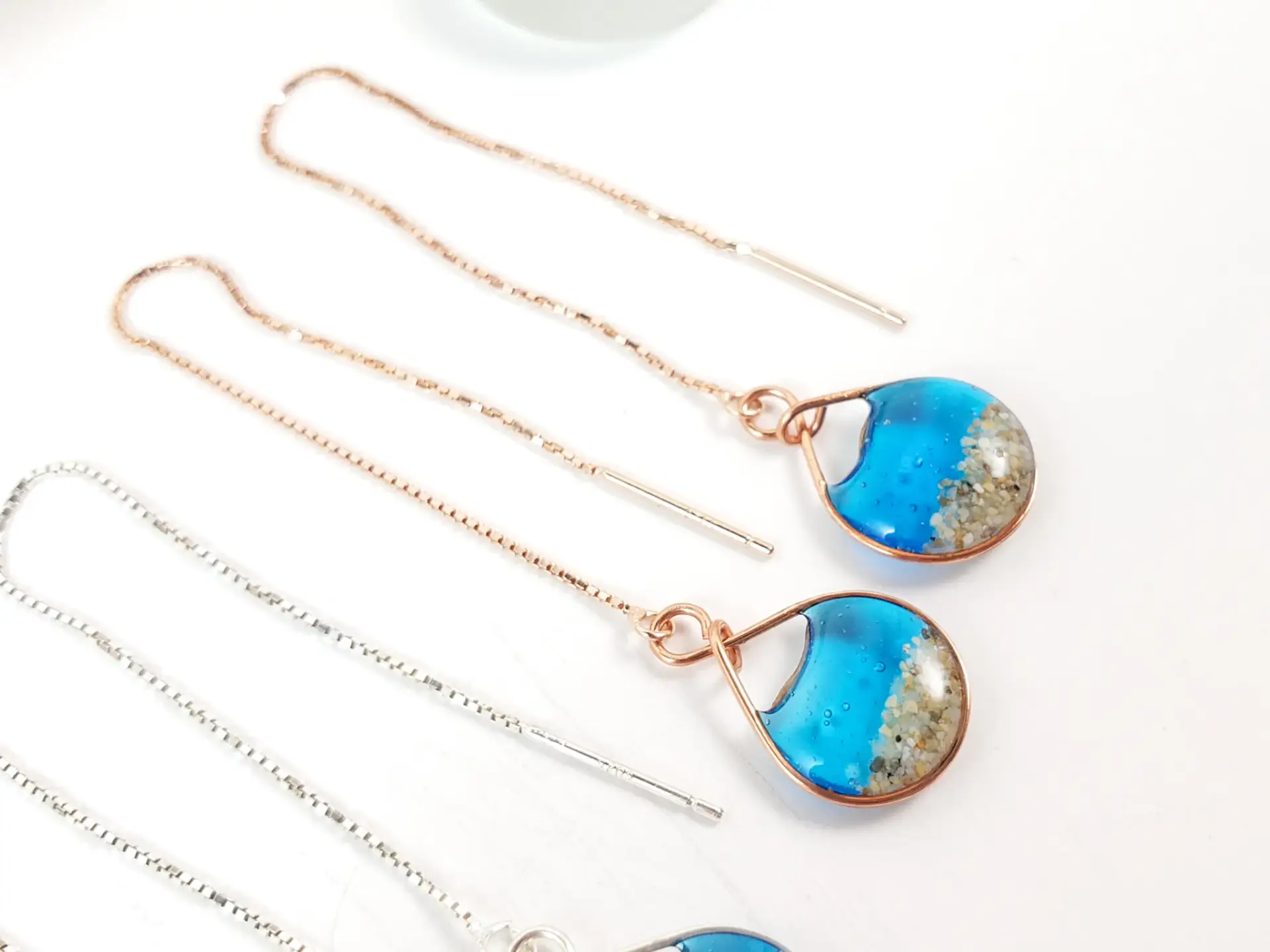 Marine blue water and sand threader earrings - Image 4