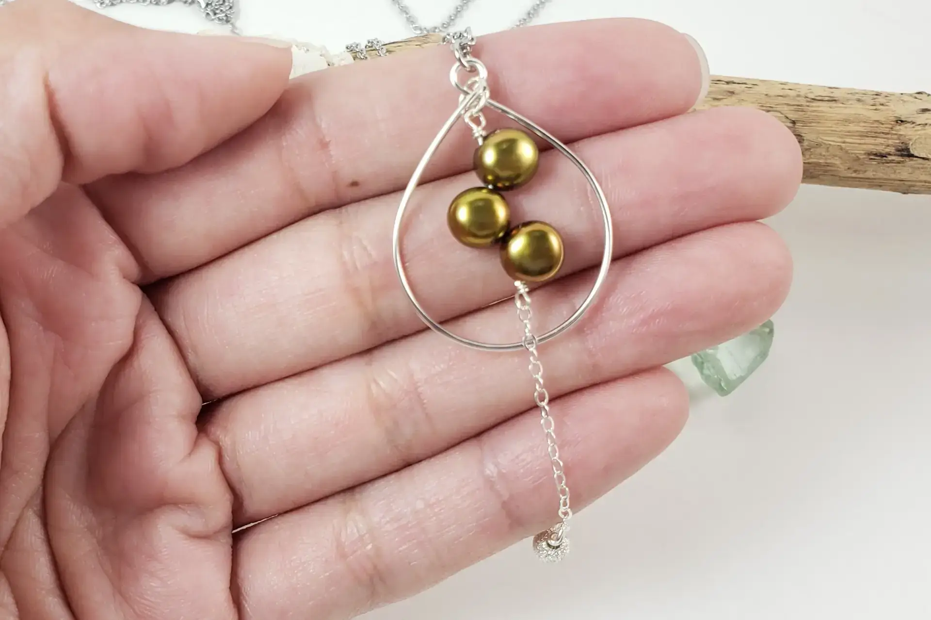 Olive green zig zag pearl earrings and necklace in silver and gold - Image 6