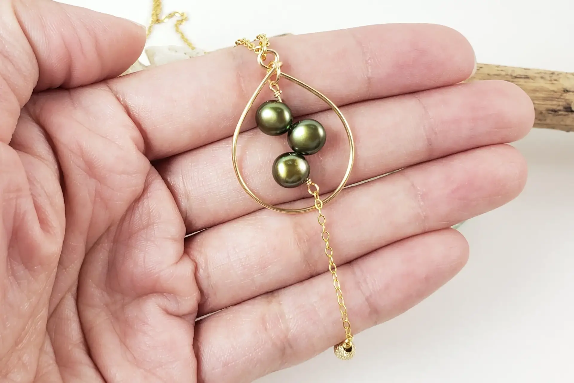Olive green zig zag pearl earrings and necklace in silver and gold - Image 3