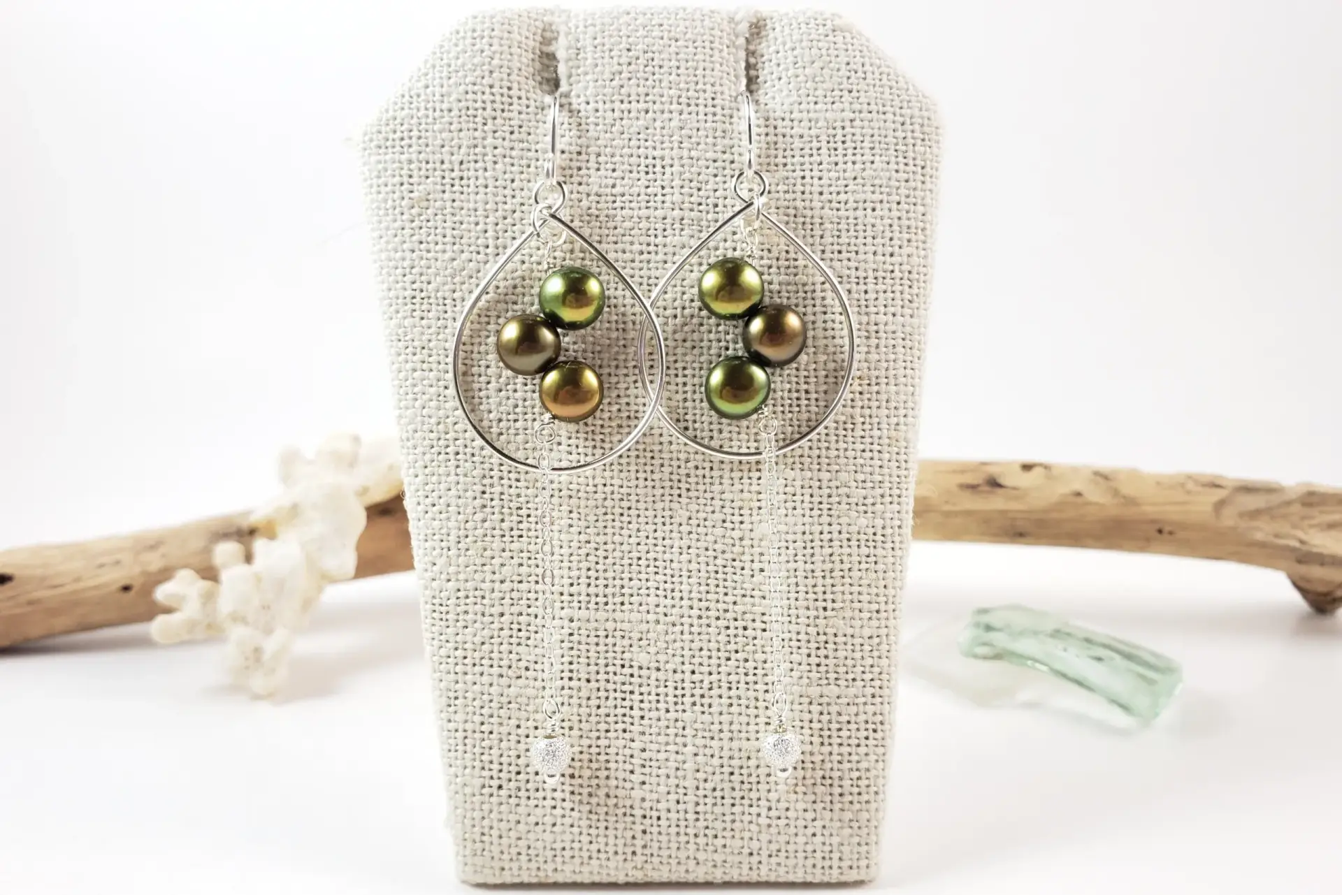 Olive green zig zag pearl earrings and necklace in silver and gold - Image 14