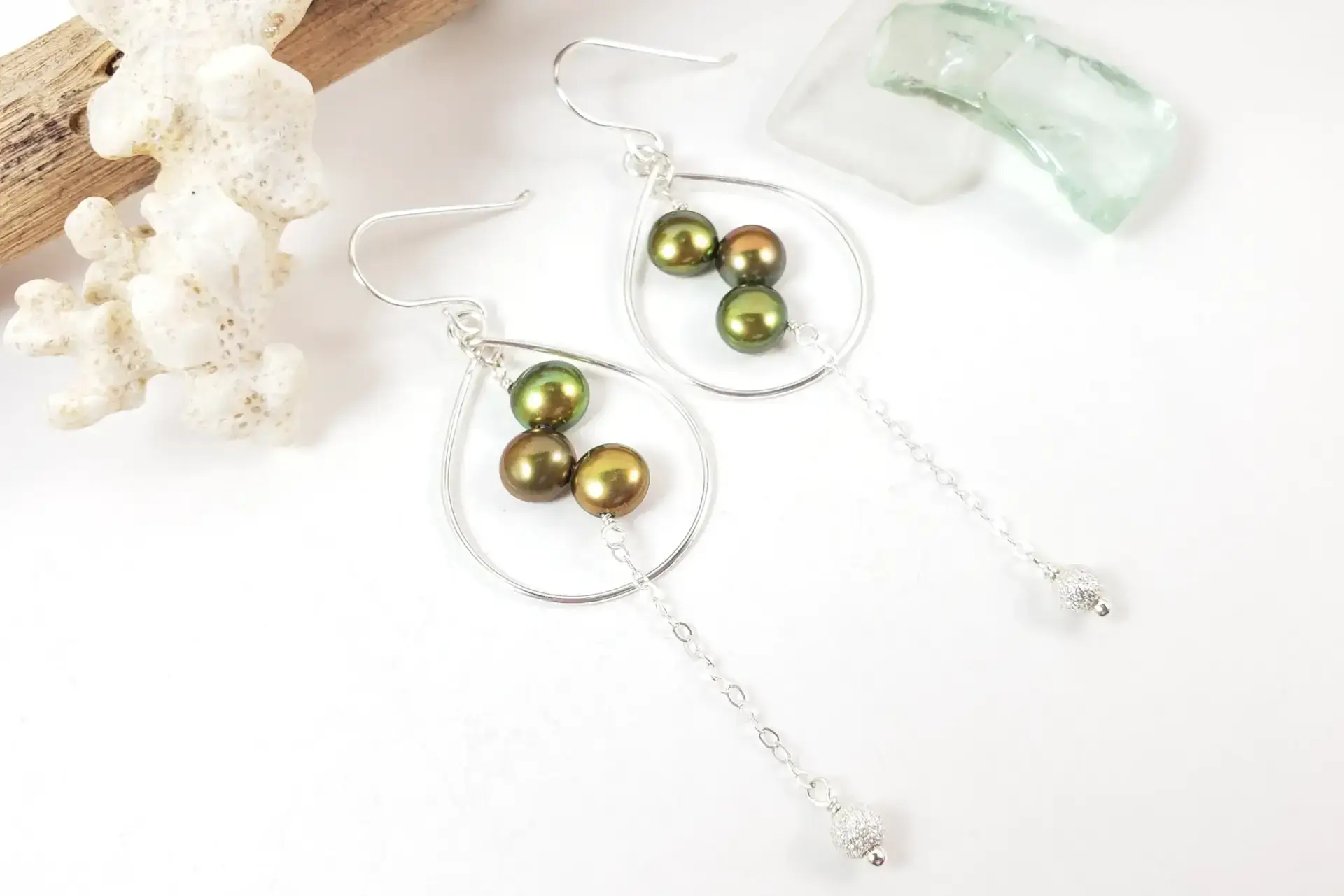 Olive green zig zag pearl earrings and necklace in silver and gold - Image 13