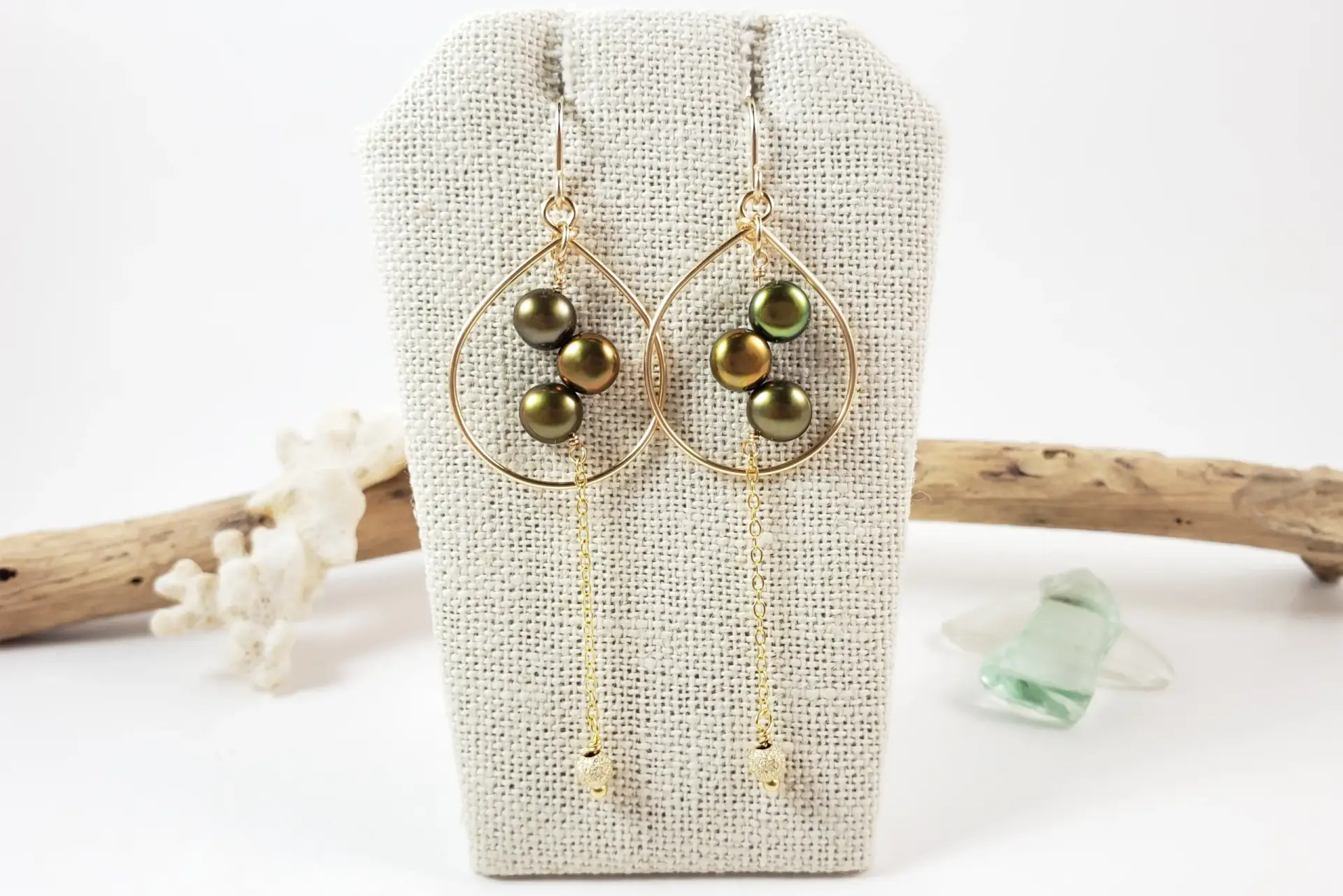 Olive green zig zag pearl earrings and necklace in silver and gold - Image 11