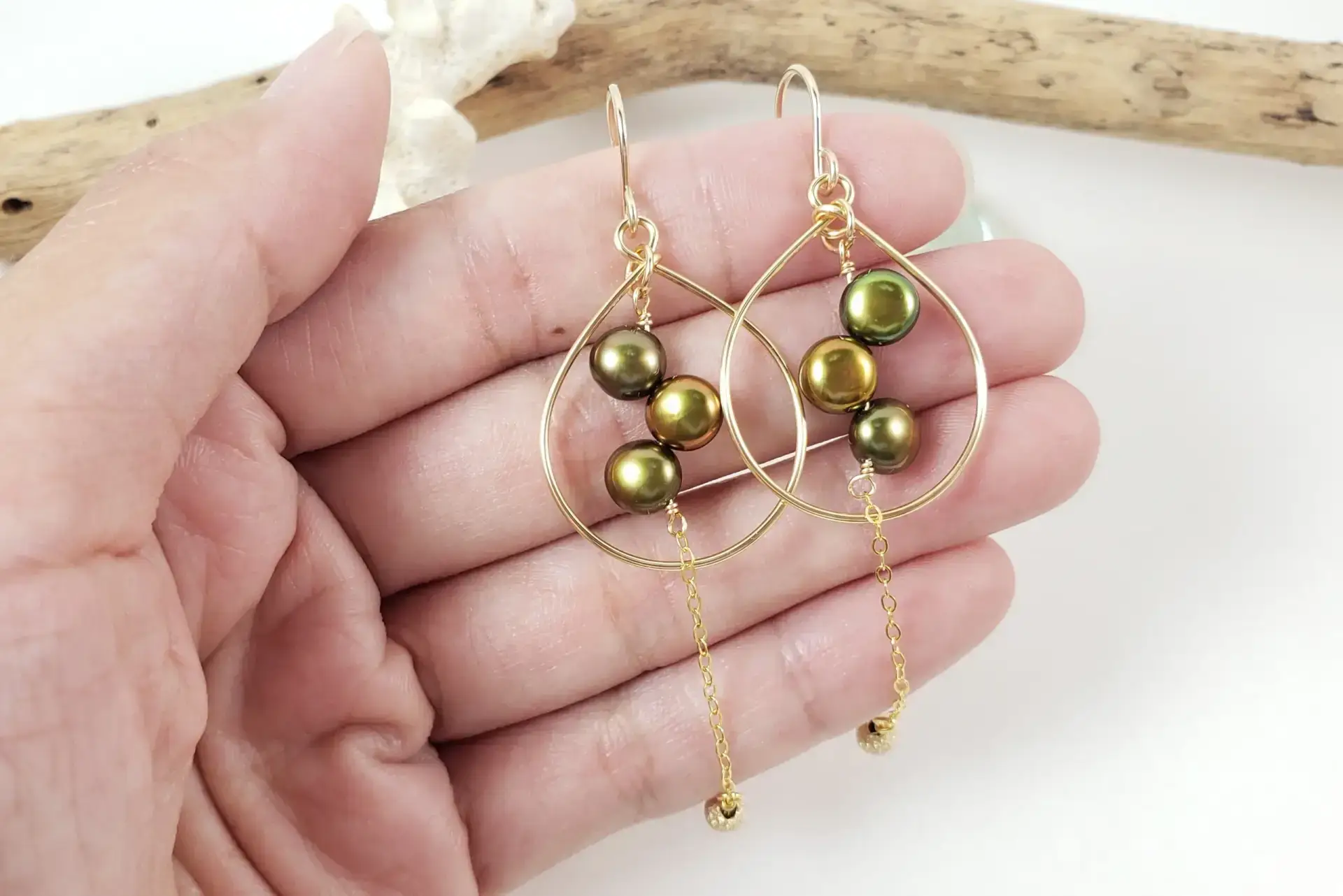 Olive green zig zag pearl earrings and necklace in silver and gold - Image 9