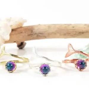 Color shift glass mermaid tail ring
