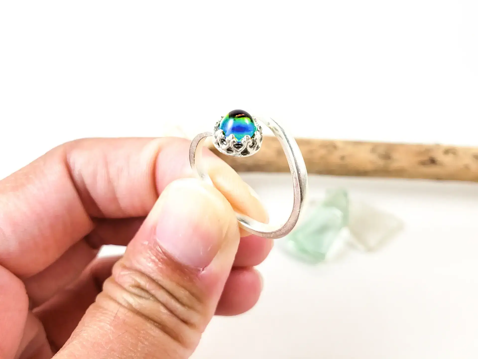 Color shift glass mermaid tail ring - Image 2