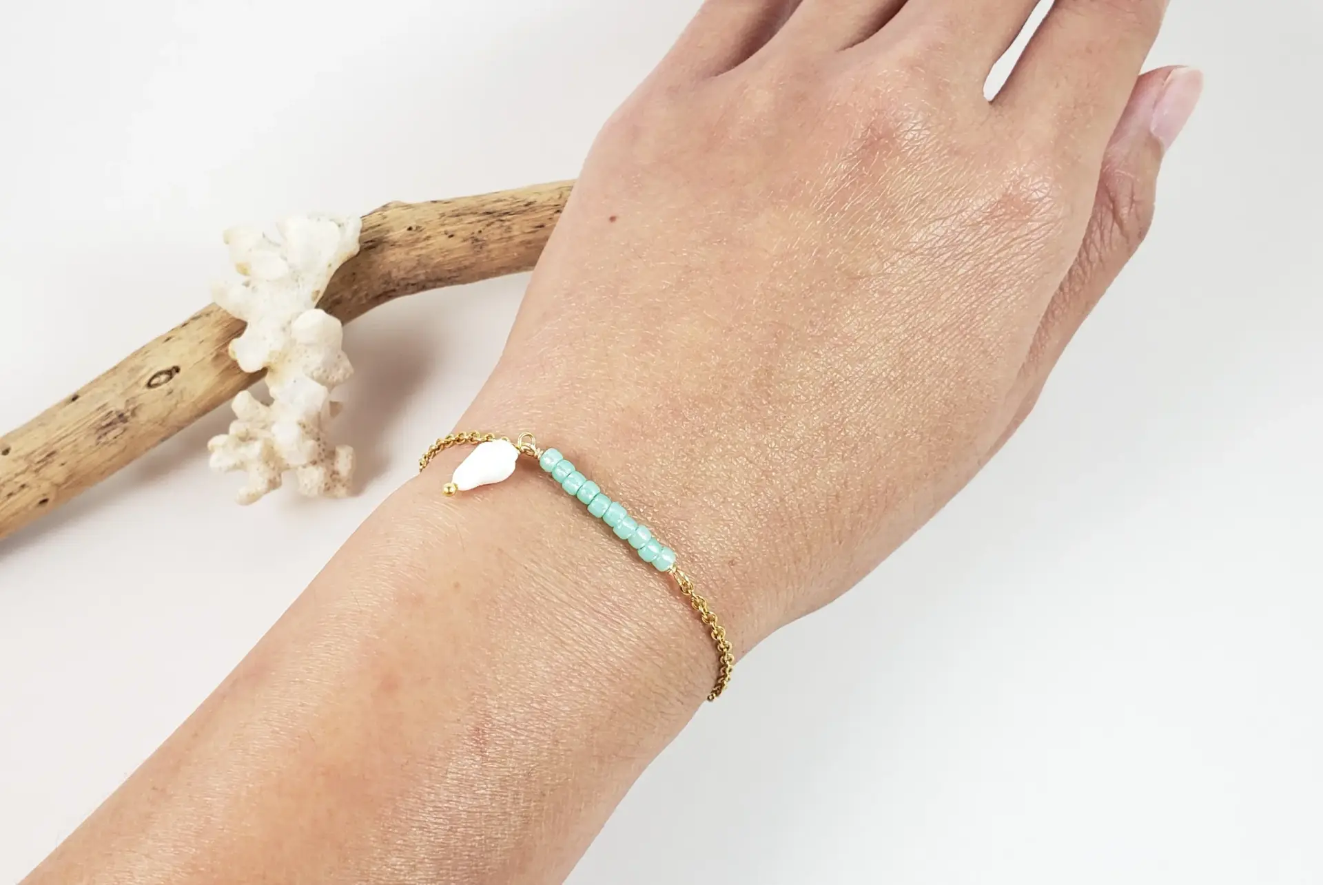Sea Green Glass and Seashell Bracelet - Image 6