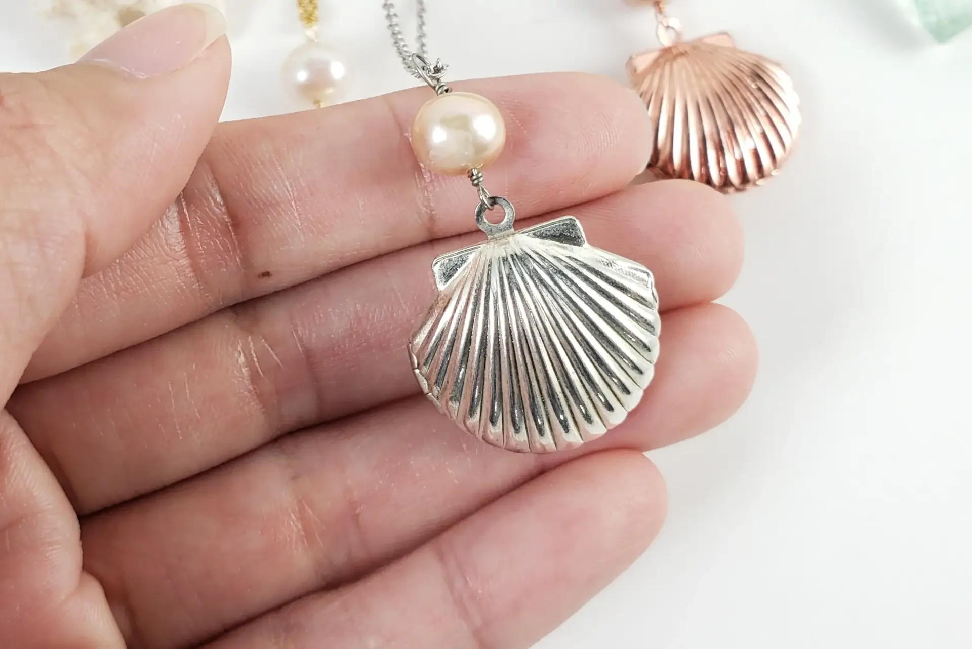 Seashell locket with freshwater pearl necklace - Image 2