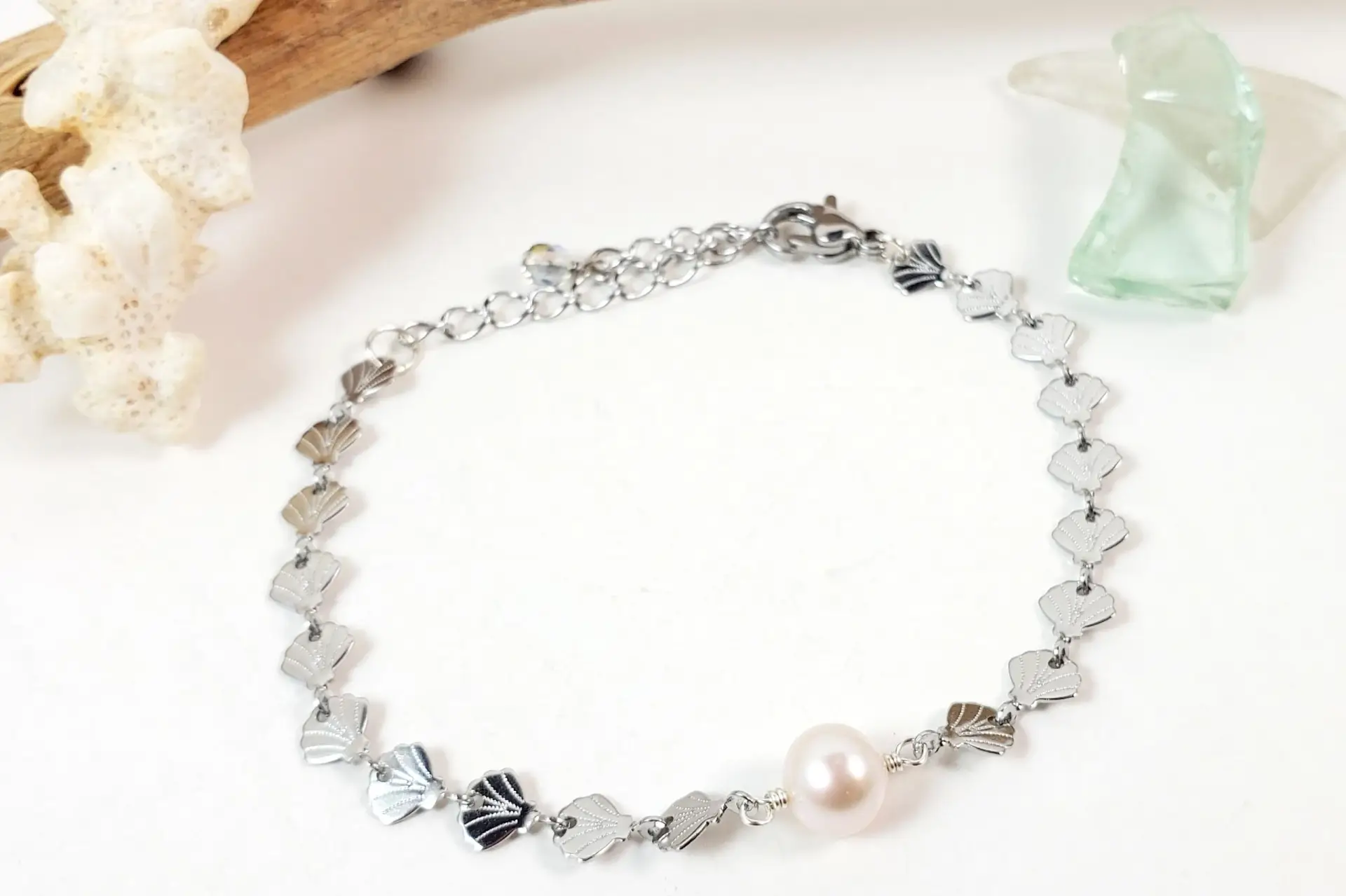 Shell chain and freshwater pearl earrings, necklace, and bracelet - Image 8