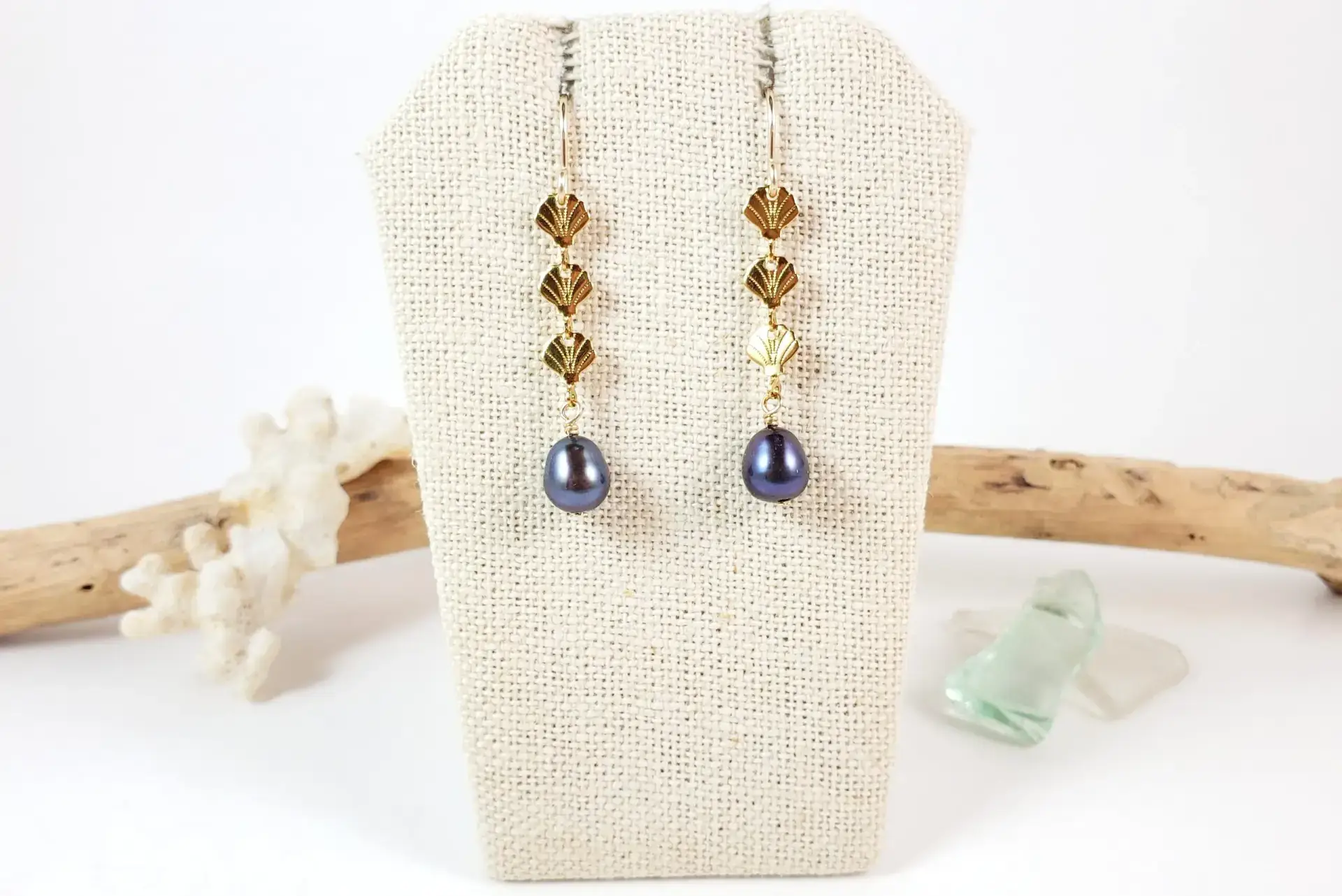 Shell chain and freshwater pearl earrings, necklace, and bracelet - Image 12