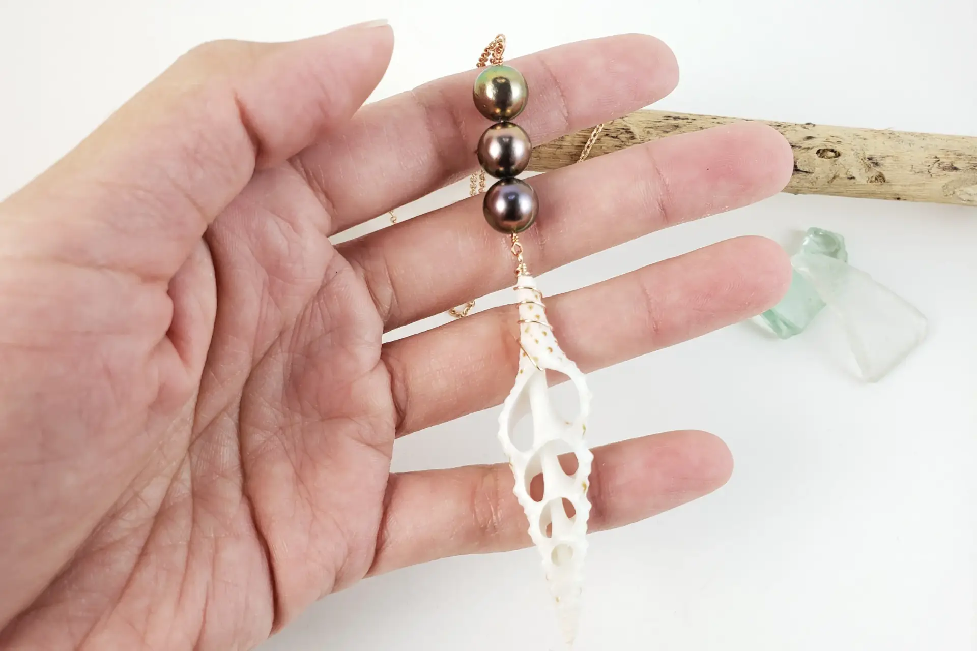 Spiral seashell and freshwater pearl necklace - Image 3