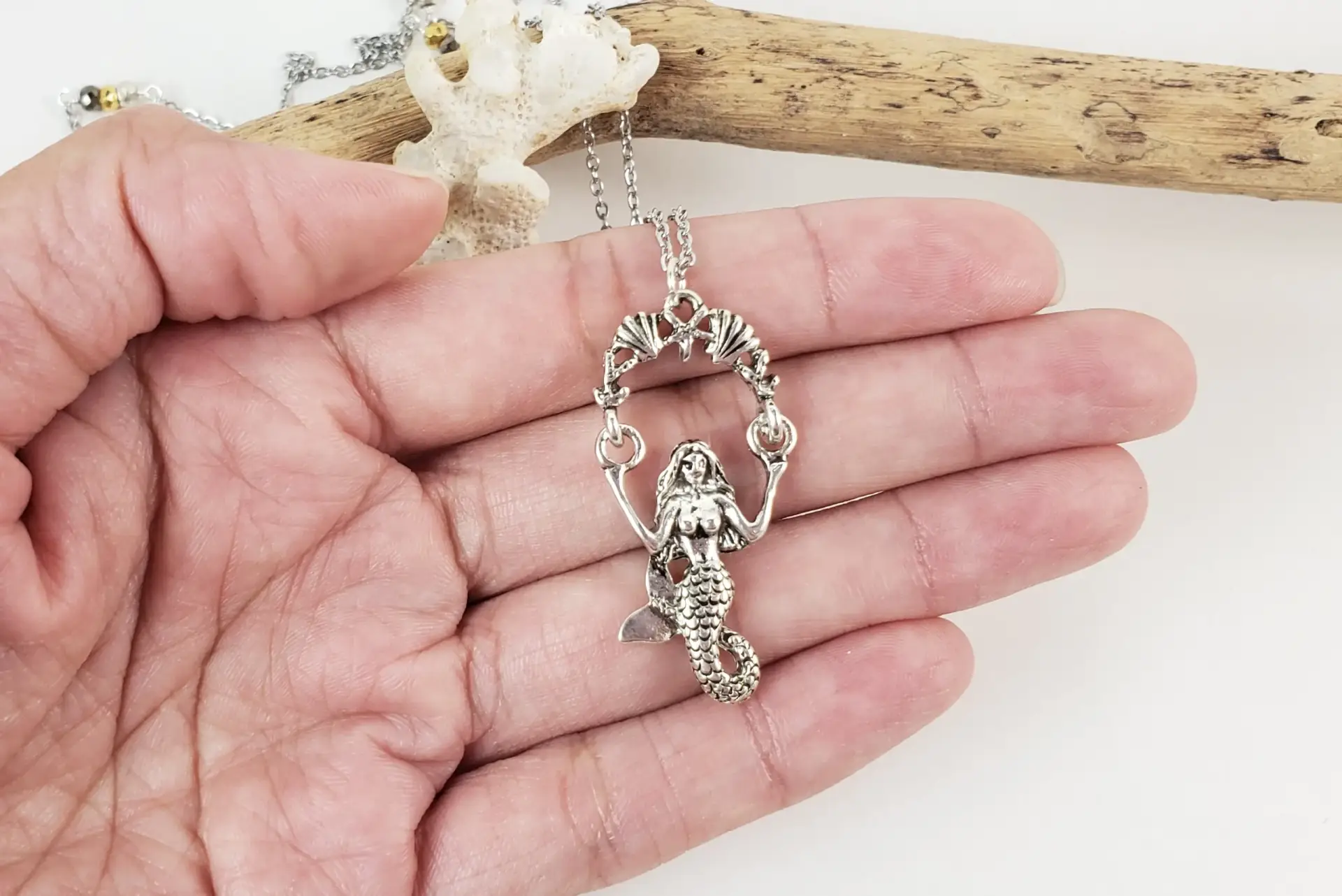 Swinging mermaid pyrite necklace - Image 4