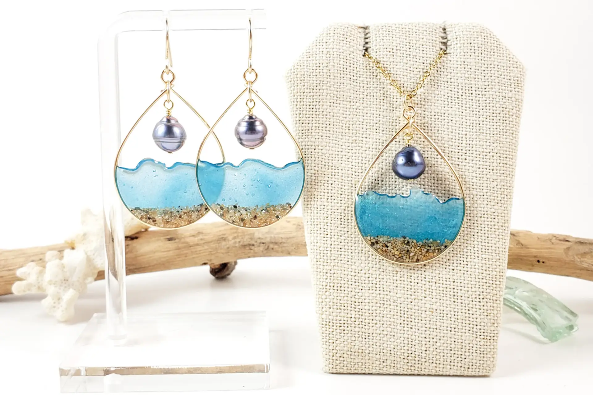 Turquoise water and sand with black pearl earrings and necklace