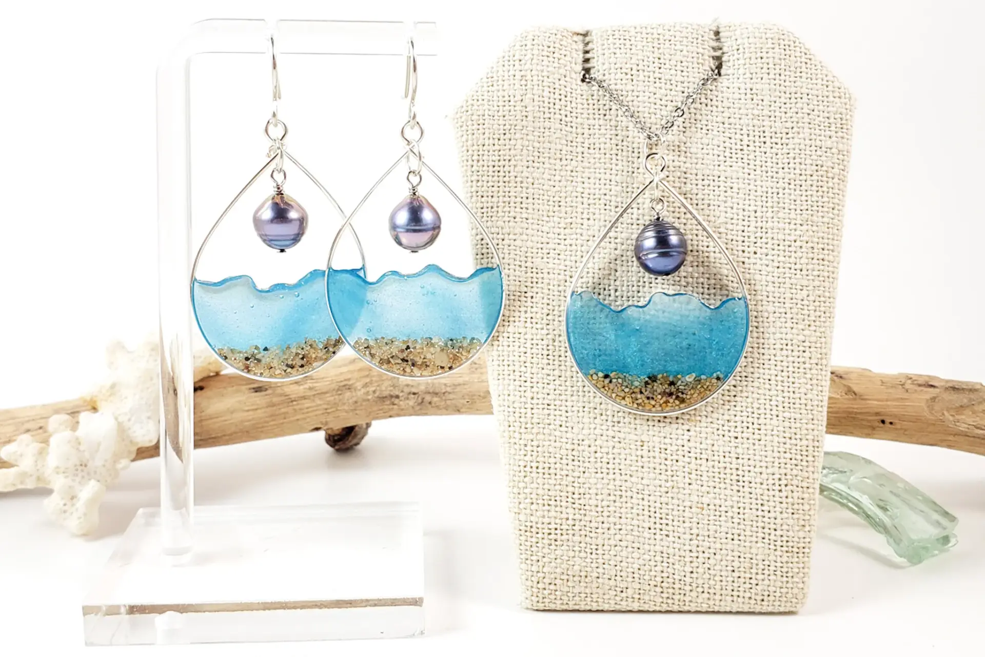 Turquoise water and sand with black pearl earrings and necklace - Image 2