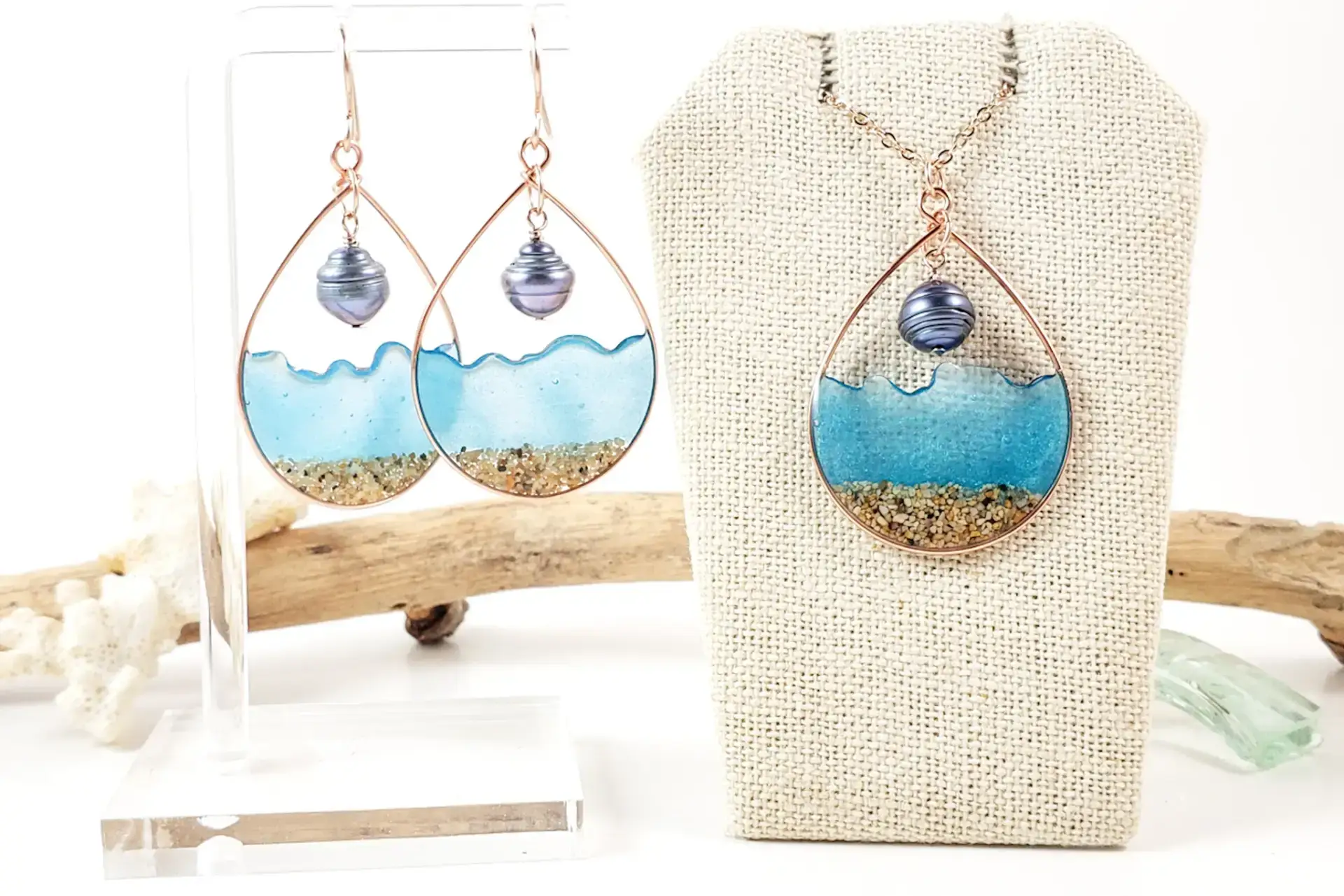 Turquoise water and sand with black pearl earrings and necklace - Image 3