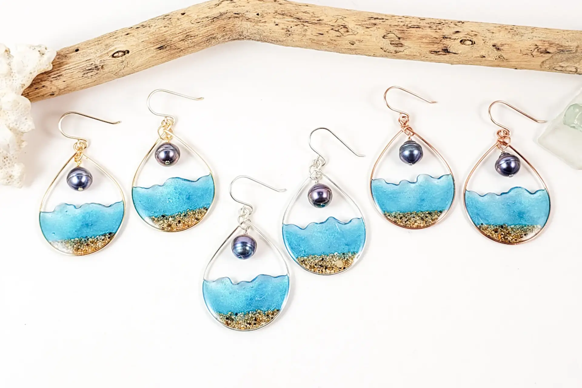 Turquoise water and sand with black pearl earrings and necklace - Image 5