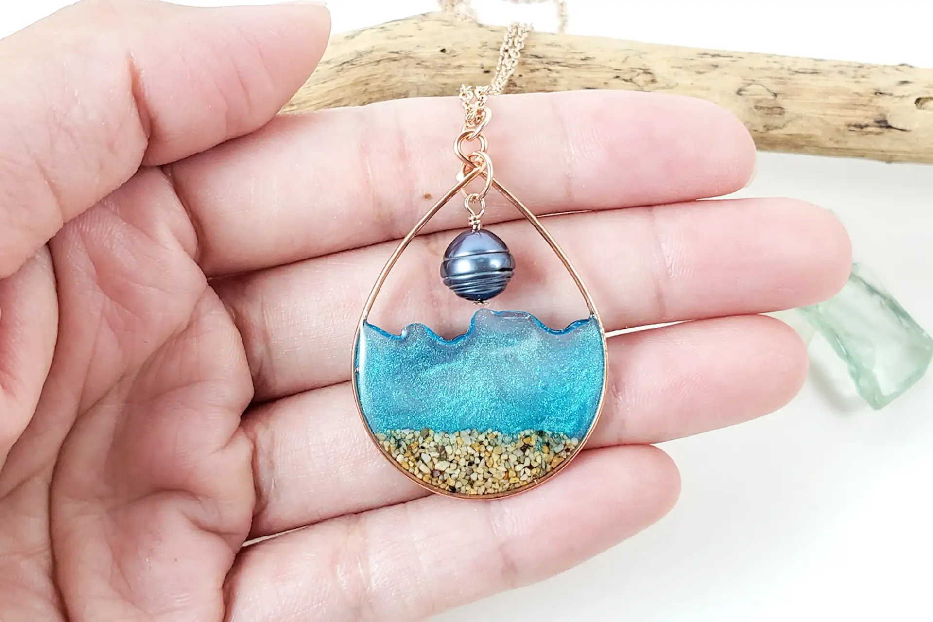 Turquoise water and sand with black pearl earrings and necklace - Image 7
