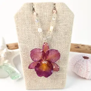 Orchid necklace-Cerise